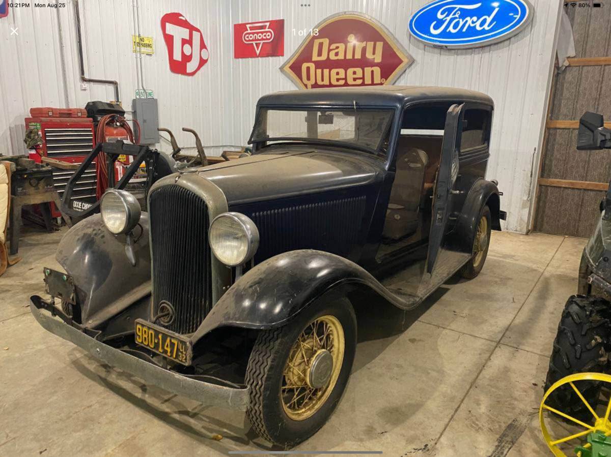 Plymouth-2-door-sedan-1932-black