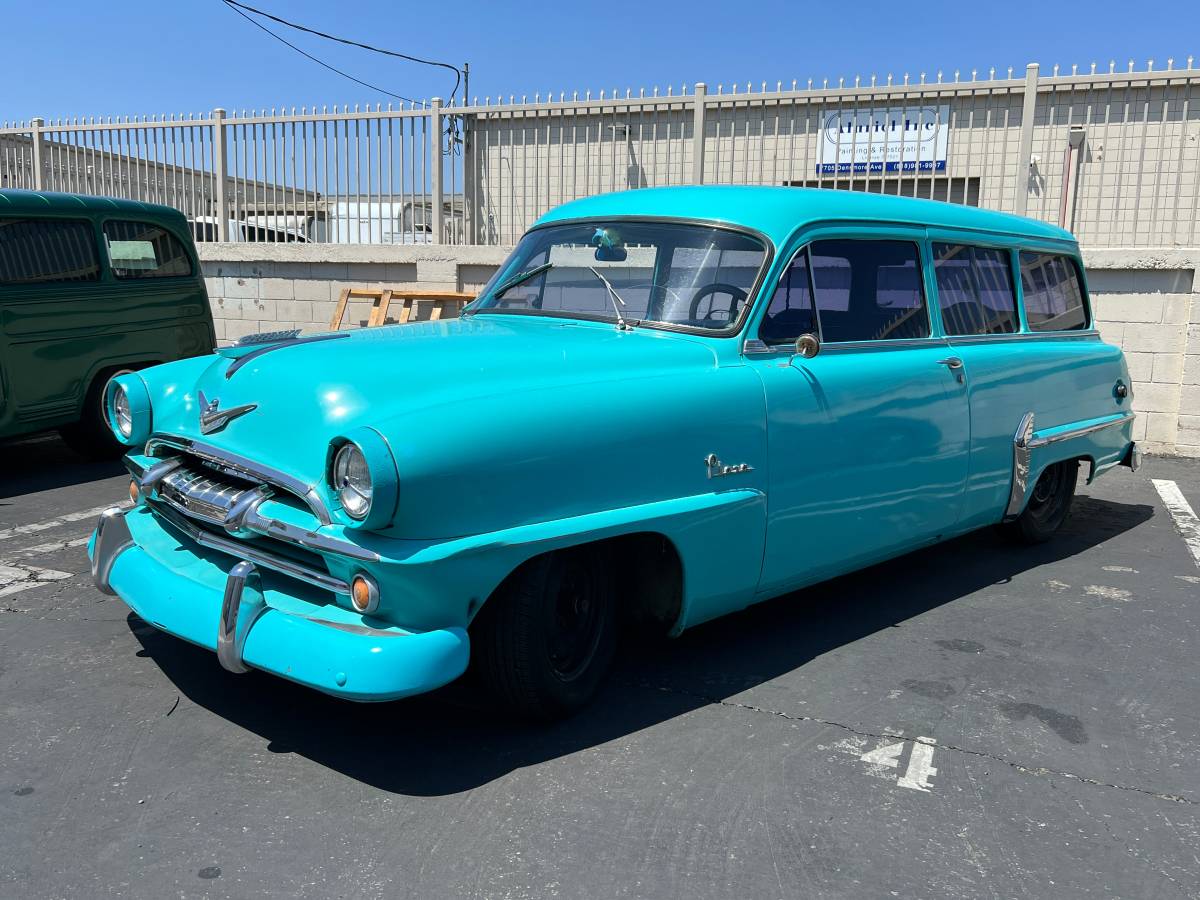 Plymouth-2-door-wagon-1954