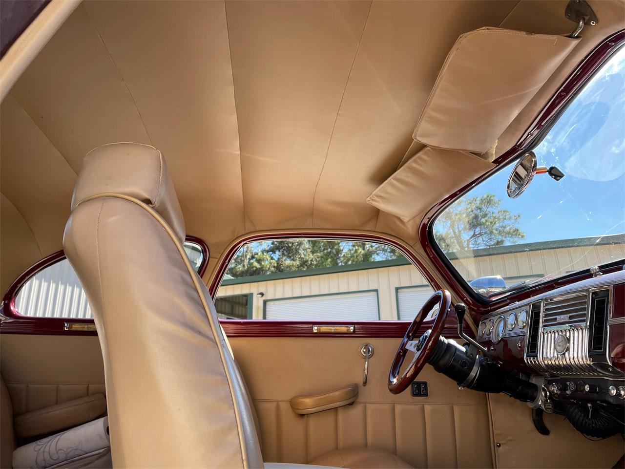 Plymouth-2-dr-coupe-1942-Maroon-Tan-1