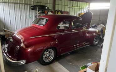Plymouth-2-dr-coupe-1942-Maroon-Tan-5
