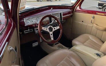 Plymouth-2-dr-coupe-1942-Maroon-Tan-6