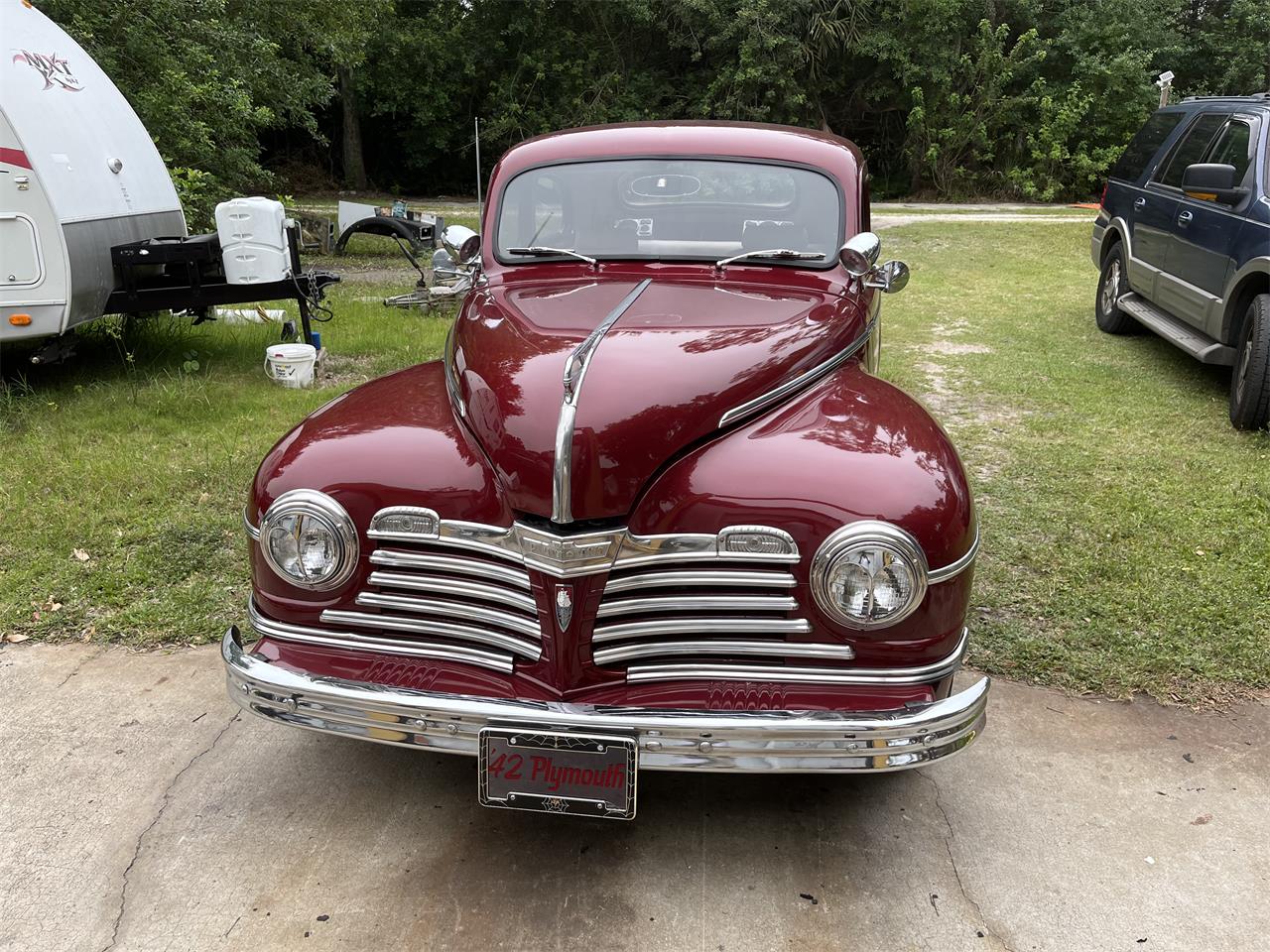 Plymouth-2-dr-coupe-1942-Maroon-Tan-8