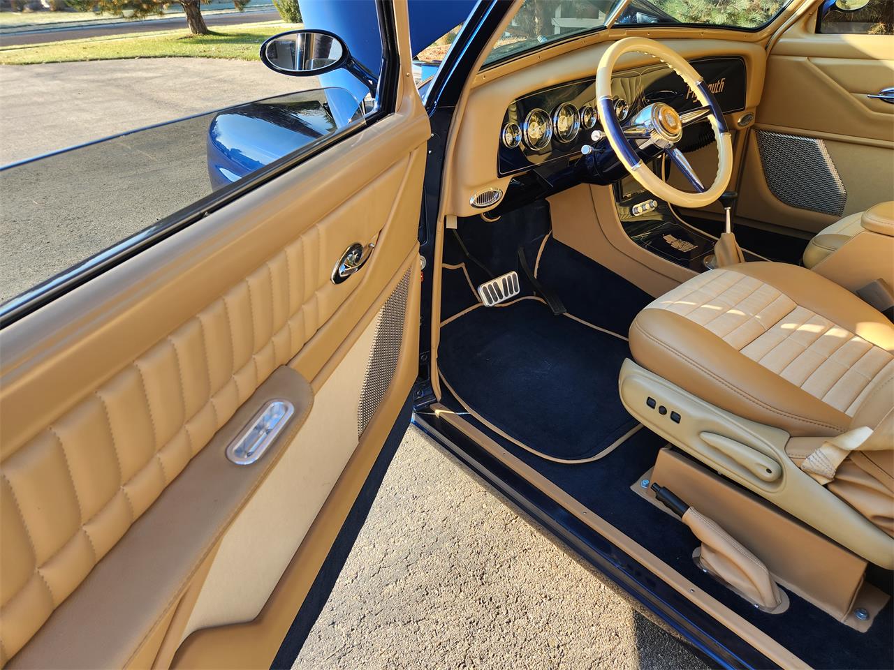 Plymouth-2-dr-sedan-1950-Blue-Tancream-19