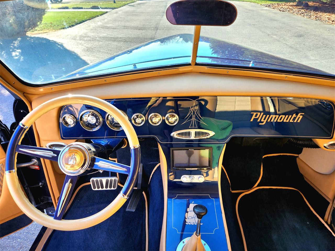 Plymouth-2-dr-sedan-1950-Blue-Tancream-24