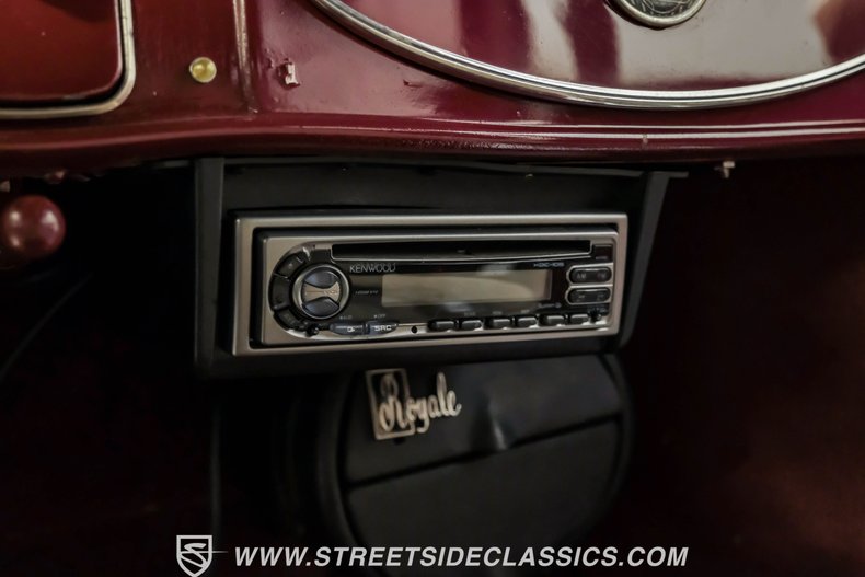 Plymouth-4-door-1934-Maroon-Beige-8