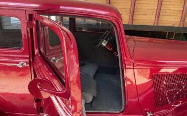 Plymouth-4-door-sedan-1933-custom-3
