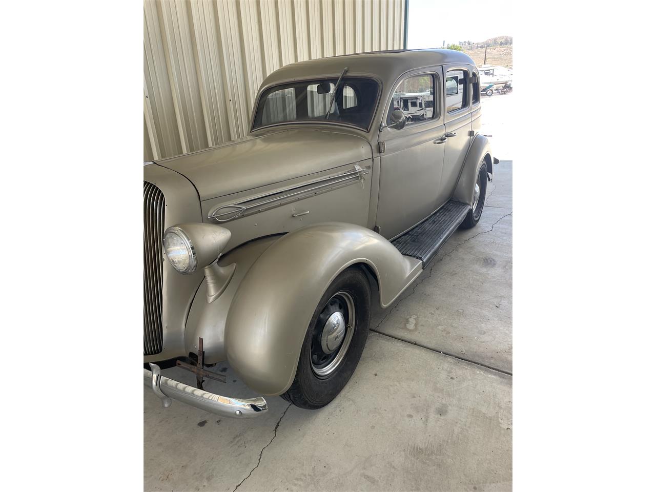 Plymouth-4-dr-sedan-1936-Brown-Brown-1
