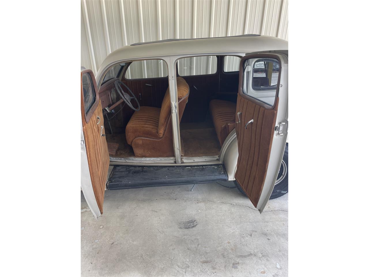 Plymouth-4-dr-sedan-1936-Brown-Brown-11