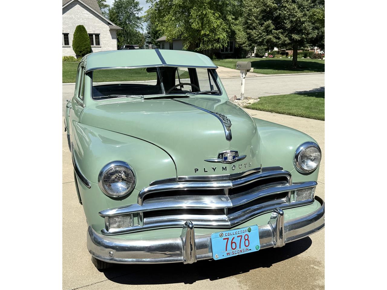Plymouth-4-dr-sedan-1950-Channel-Green-Grey-1