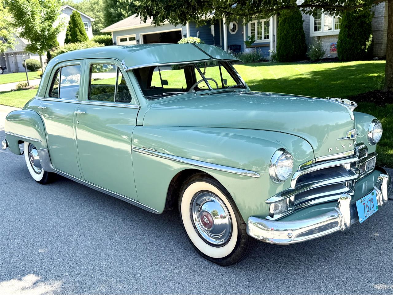 Plymouth-4-dr-sedan-1950-Channel-Green-Grey-2