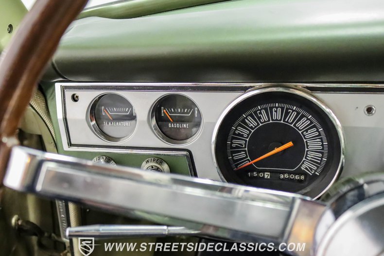 Plymouth-Barracuda-1966-Citron-Gold-Metallic-Green-43