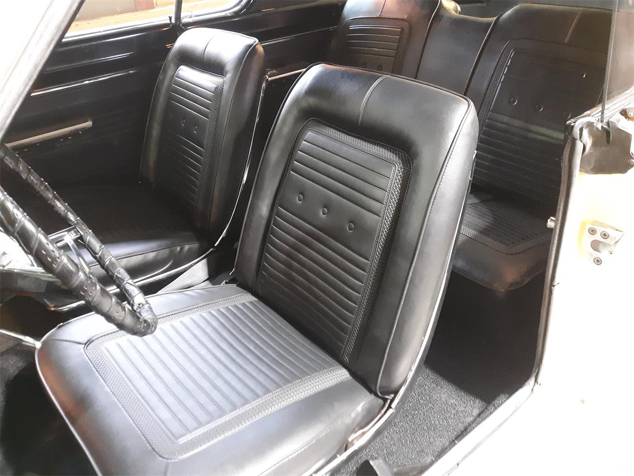 Plymouth-Barracuda-1966-Yellow-Black-3
