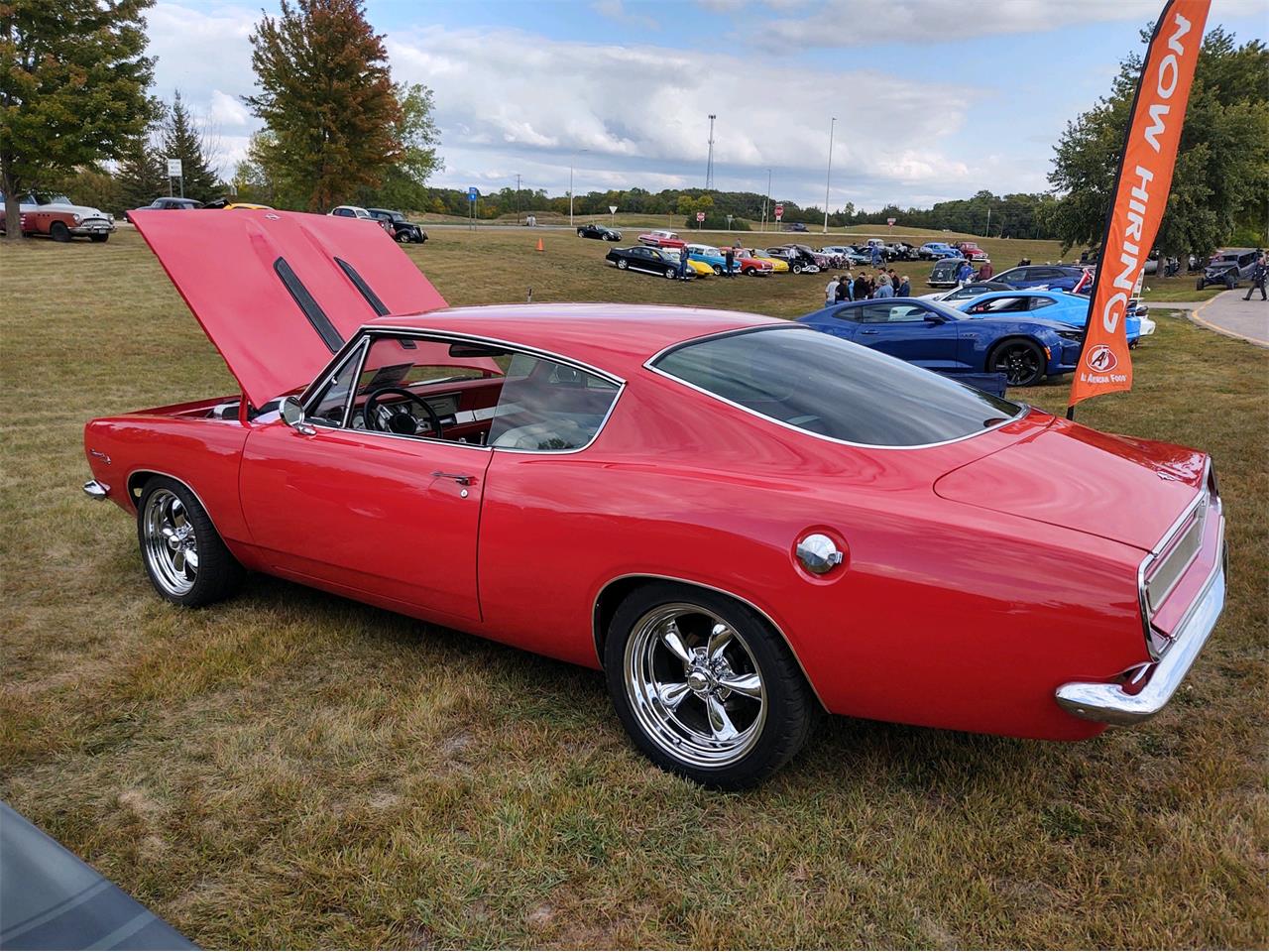 Plymouth-Barracuda-1967-Red-Hot-tamale-White-2