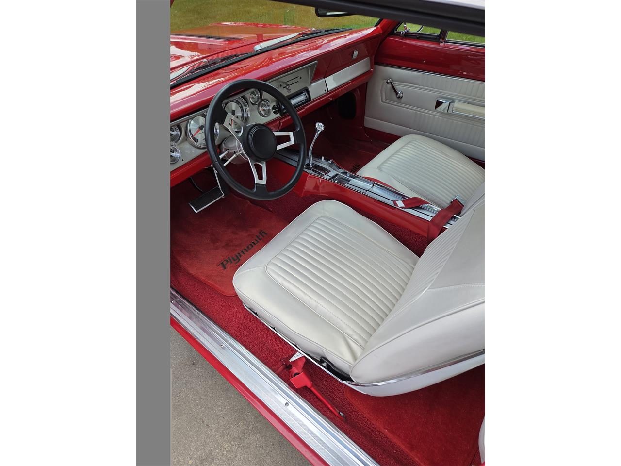 Plymouth-Barracuda-1967-Red-Hot-tamale-White-3