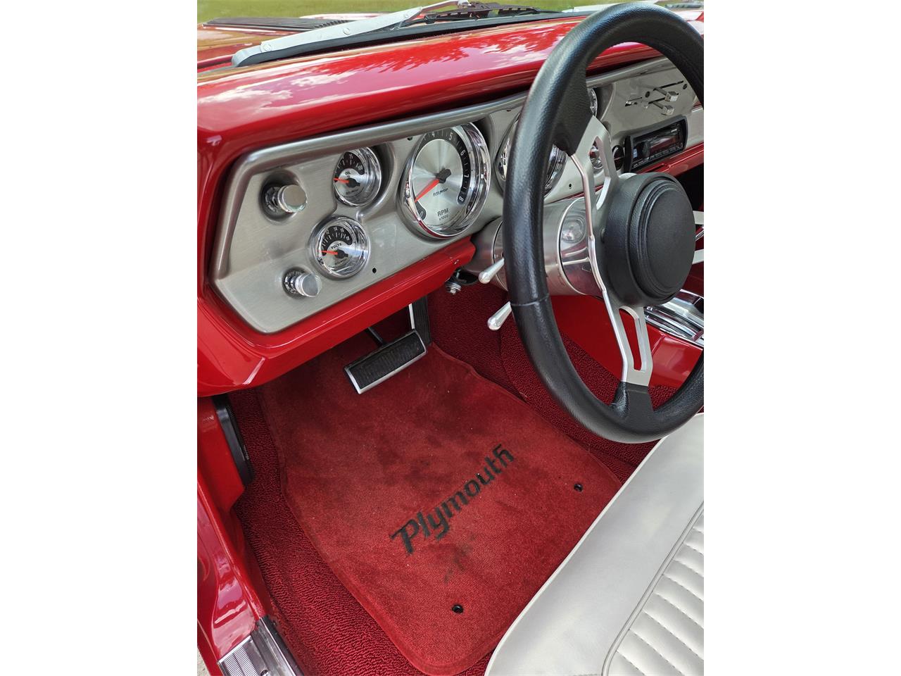 Plymouth-Barracuda-1967-Red-Hot-tamale-White-4
