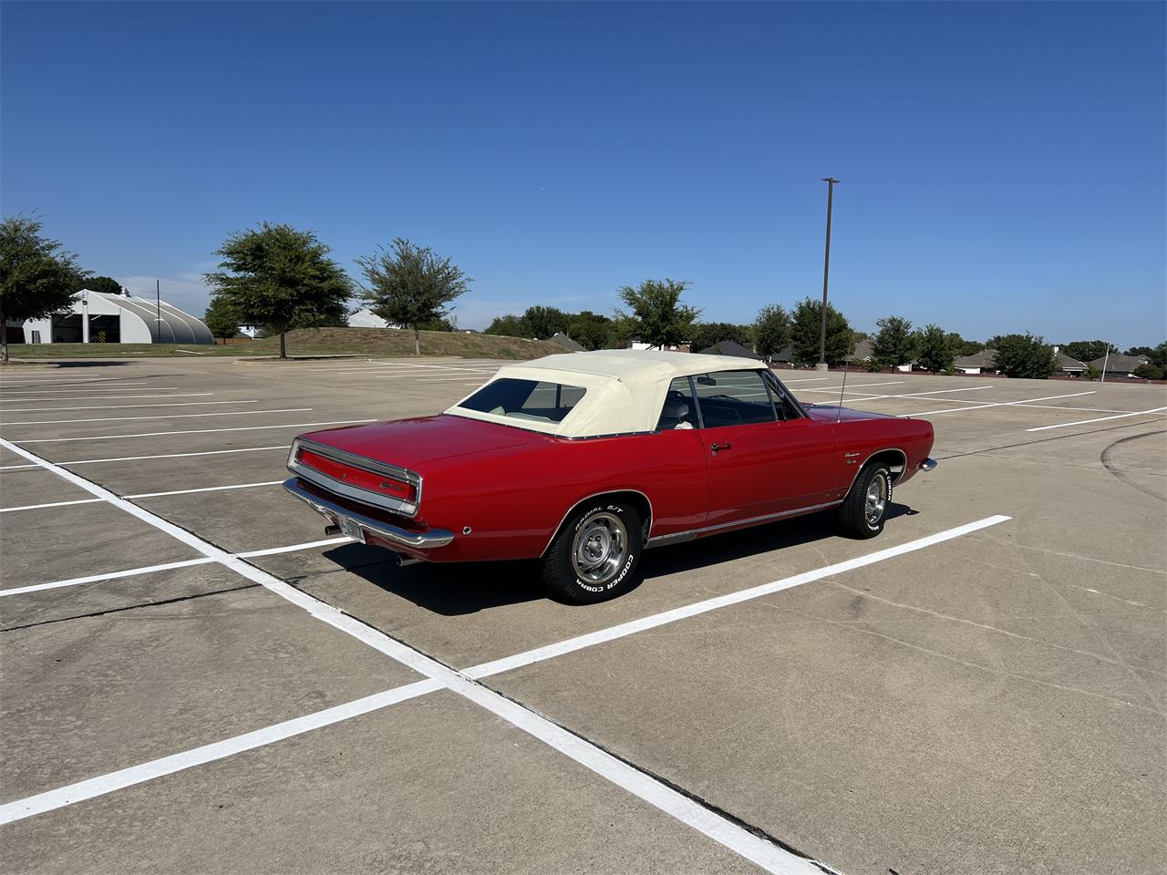 Plymouth-Barracuda-1968-Red-White-2