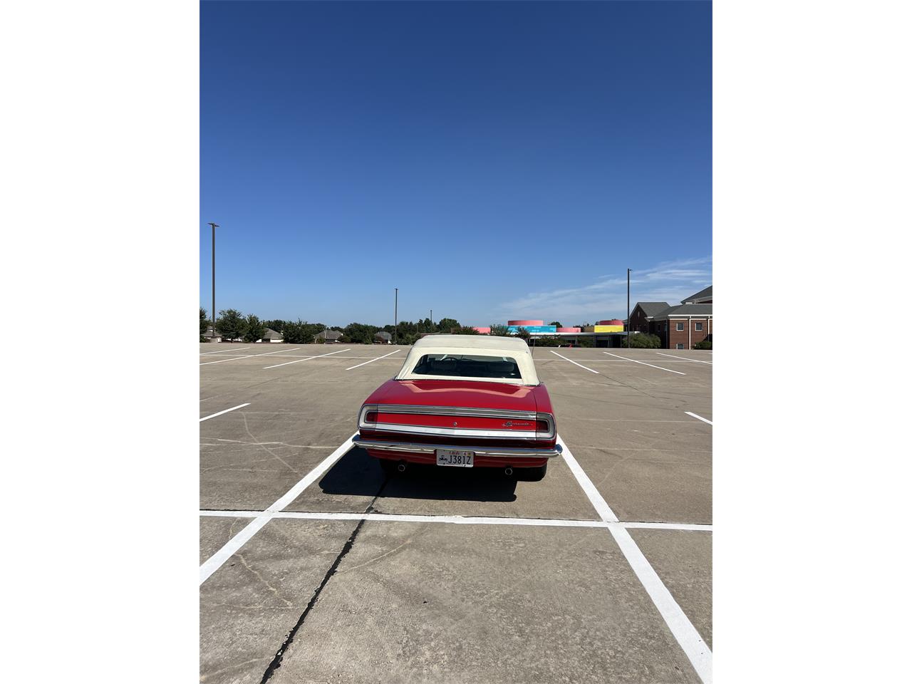 Plymouth-Barracuda-1968-Red-White-3