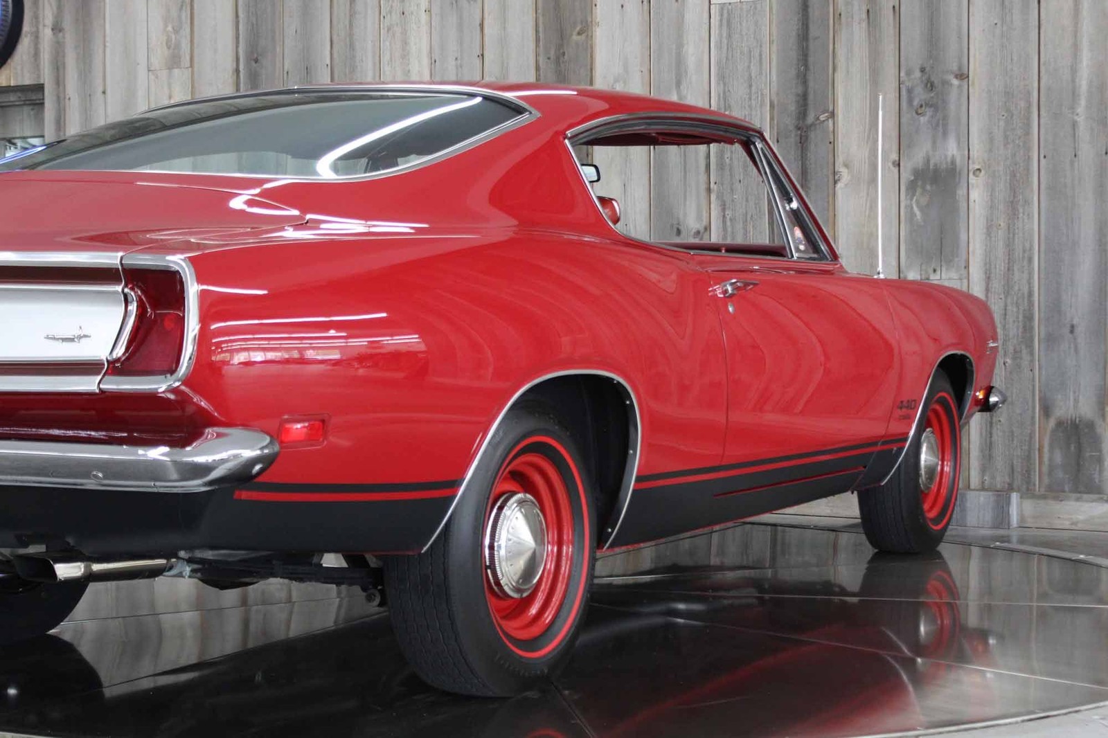 Plymouth-Barracuda-1969-RESTORED-12