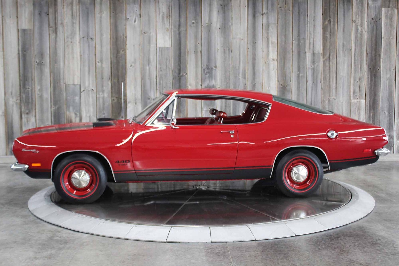 Plymouth-Barracuda-1969-RESTORED-2