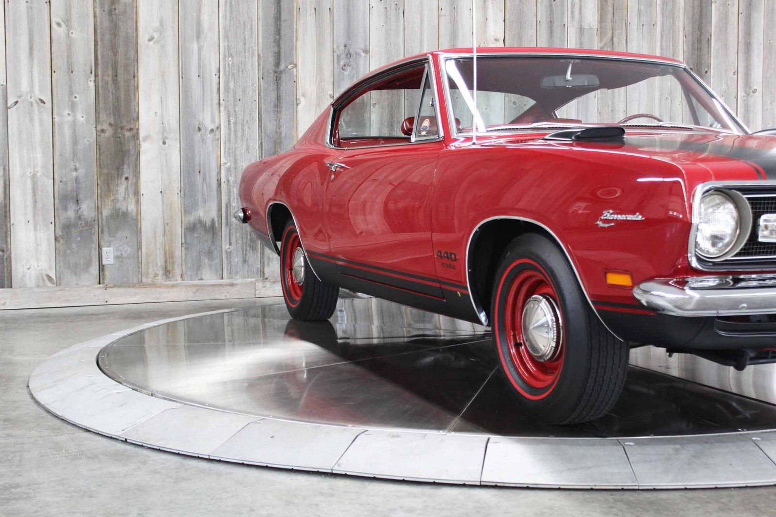 Plymouth-Barracuda-1969-RESTORED-9