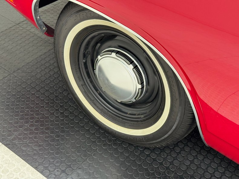 Plymouth-Barracuda-1969-Scorch-Red-Black-12