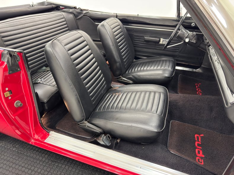 Plymouth-Barracuda-1969-Scorch-Red-Black-32