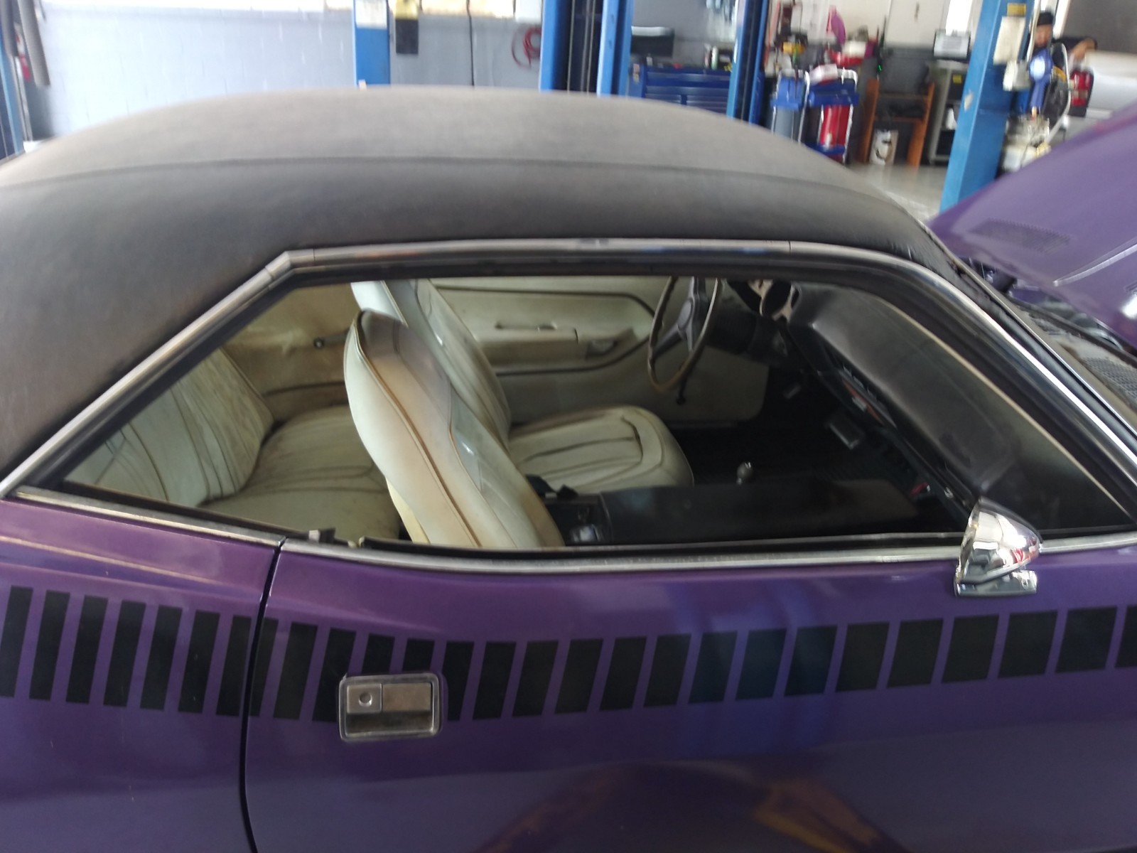 Plymouth-Barracuda-1970-Coupe-4