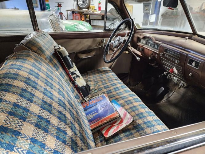 Plymouth-Belvedere-1952-Green-Brown-17