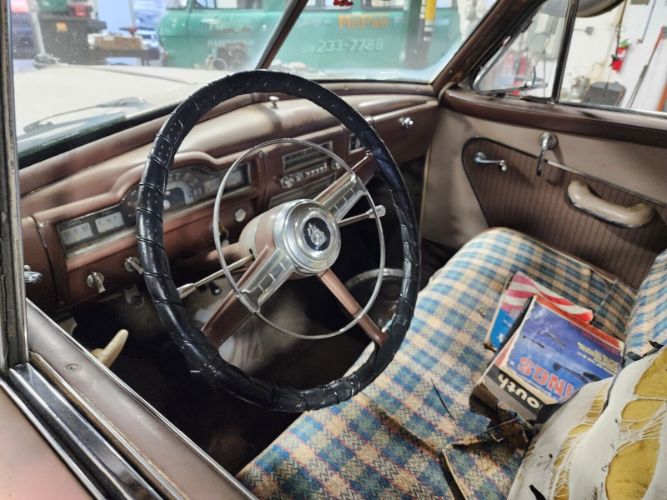 Plymouth-Belvedere-1952-Green-Brown-8