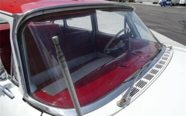 Plymouth-Belvedere-1958-White-and-Red-Red-2