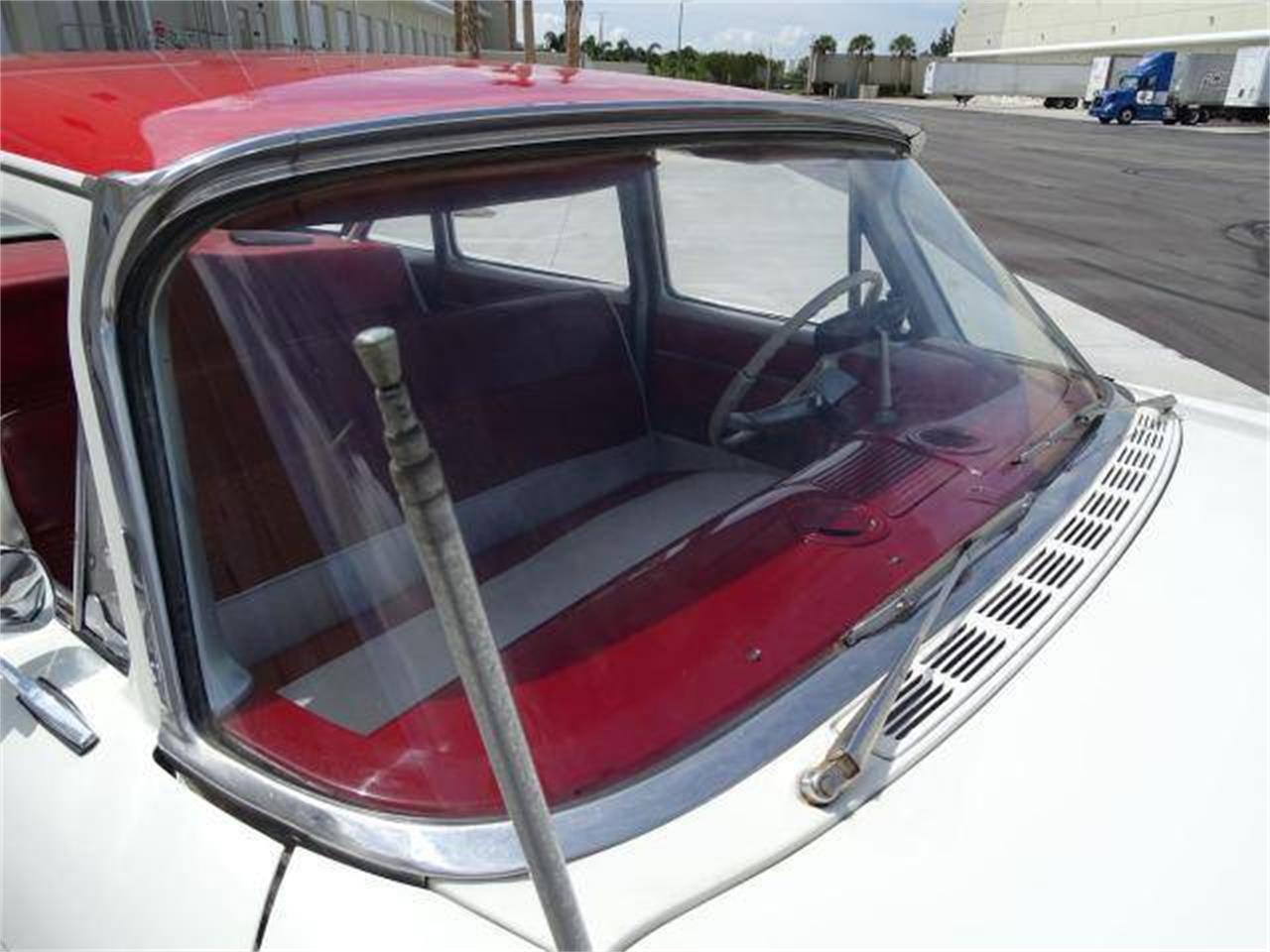 Plymouth-Belvedere-1958-White-and-Red-Red-2