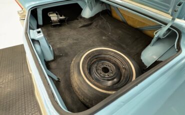 Plymouth-Belvedere-1960-Sky-Blue-Dark-Blue-28