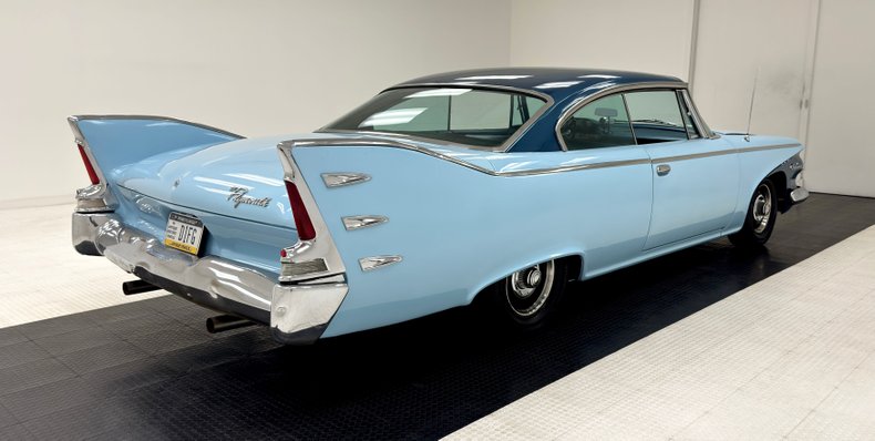 Plymouth-Belvedere-1960-Sky-Blue-Dark-Blue-3