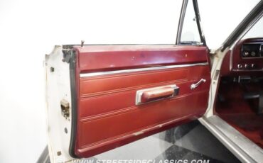 Plymouth-Belvedere-1967-White-Red-11