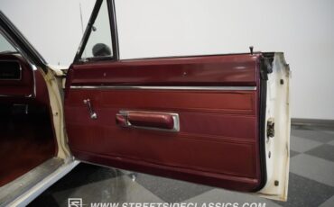 Plymouth-Belvedere-1967-White-Red-15
