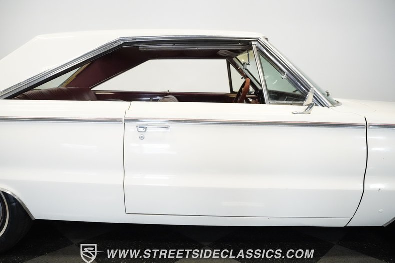 Plymouth-Belvedere-1967-White-Red-43