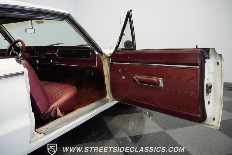 Plymouth-Belvedere-1967-White-Red-45