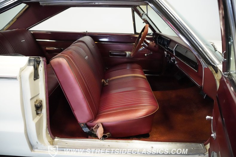 Plymouth-Belvedere-1967-White-Red-47
