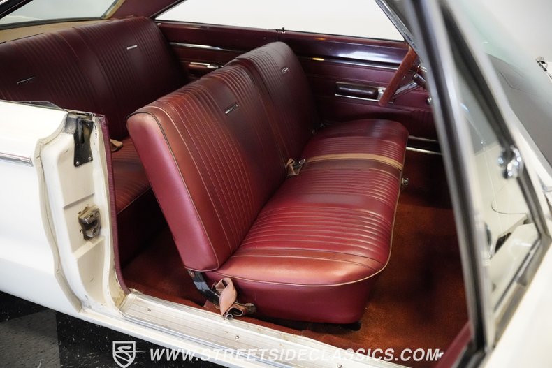 Plymouth-Belvedere-1967-White-Red-48