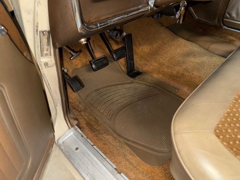Plymouth-Belvedere-2-1966-Tan-Gold-20