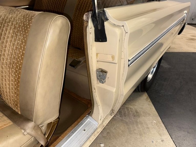 Plymouth-Belvedere-2-1966-Tan-Gold-22