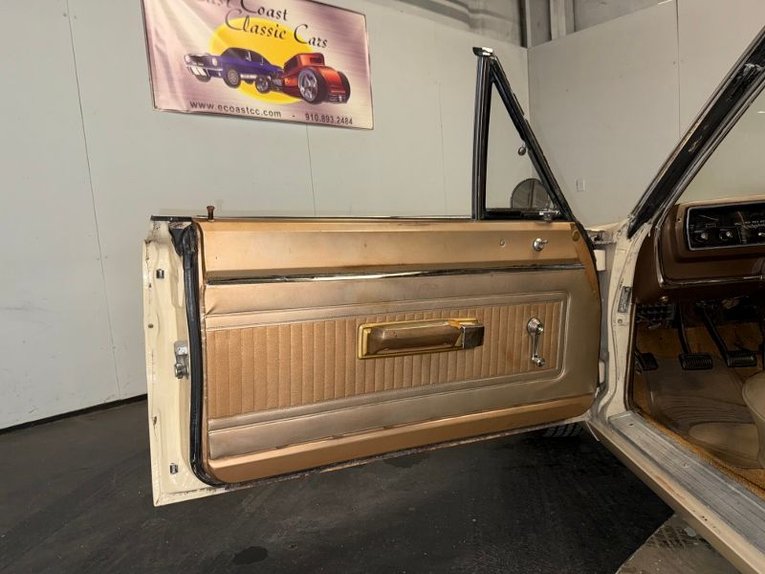 Plymouth-Belvedere-2-1966-Tan-Gold-9