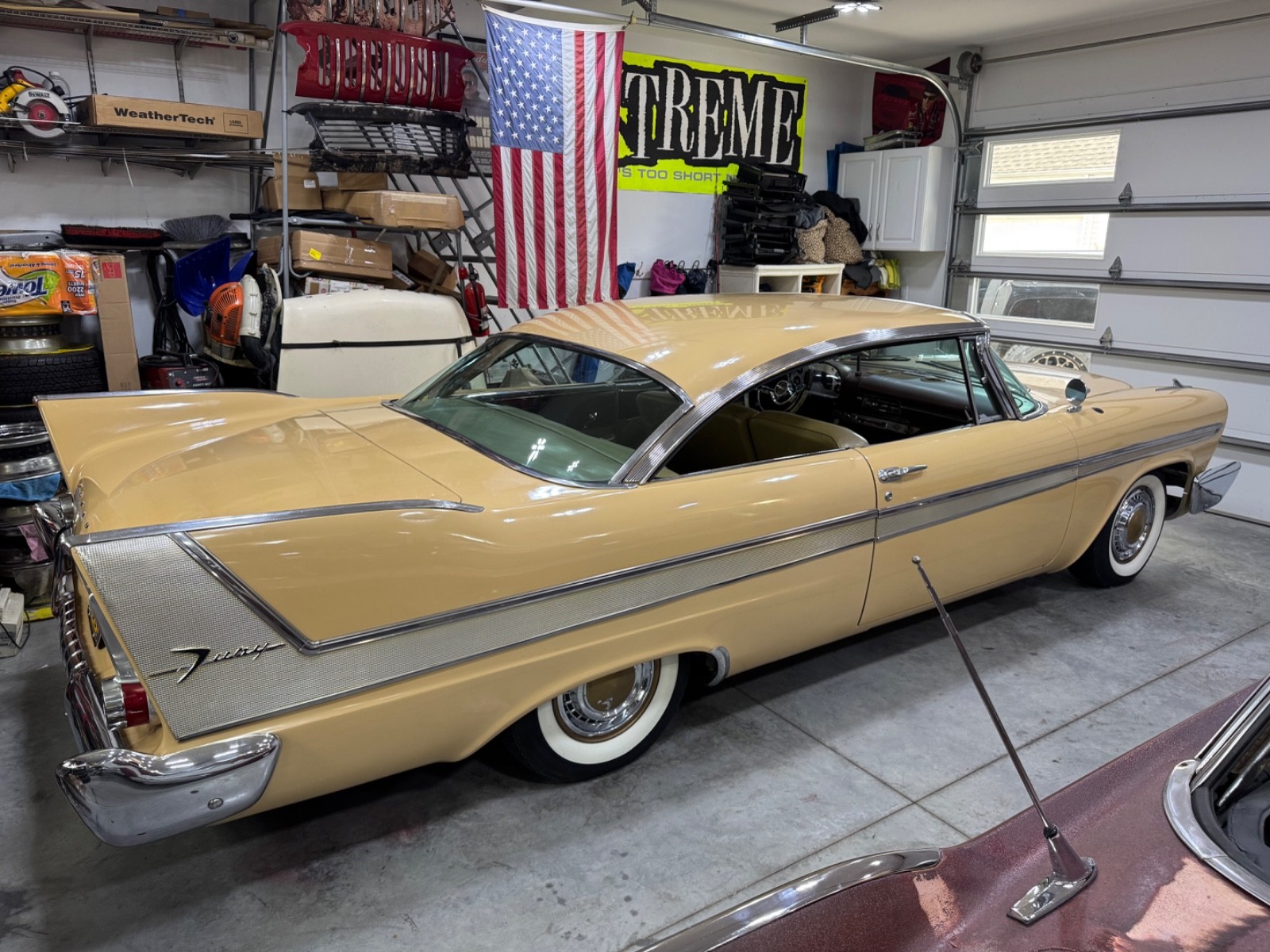 Plymouth-Belvedere-Christine-Fury-1958-Coupe-1