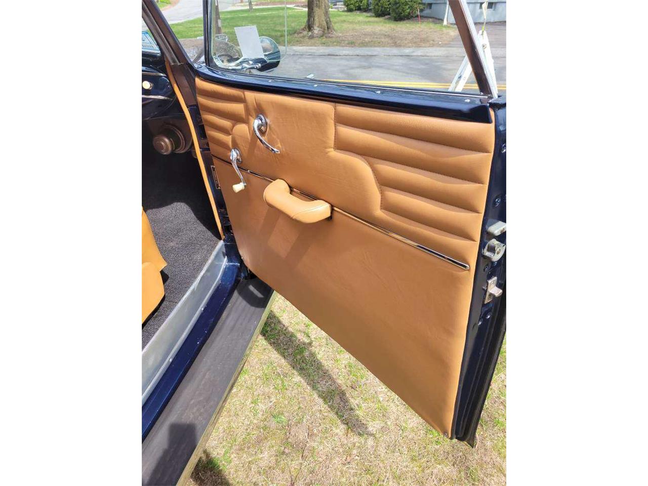 Plymouth-Convertible-1941-Blue-Tan-Leather-1