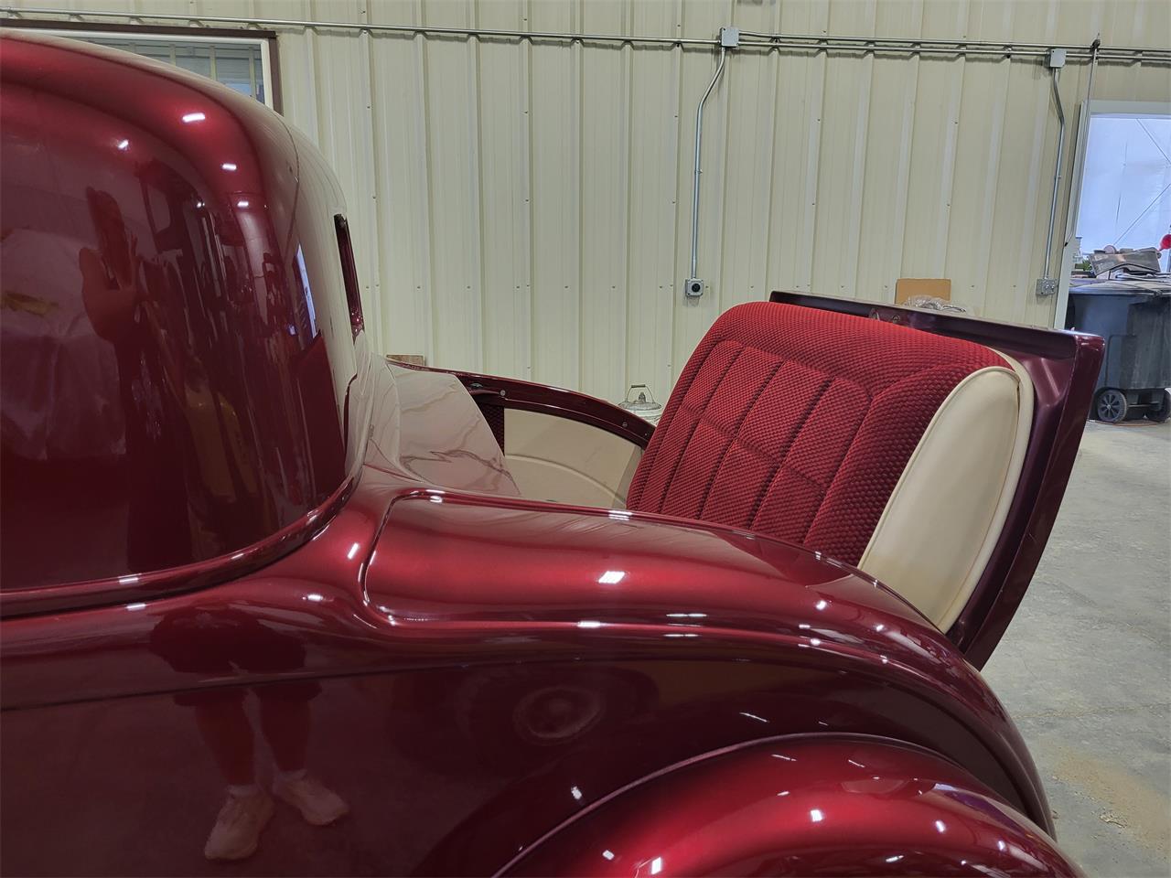 Plymouth-Coupe-1932-BurgundyIvory-BurgundyIvory-11
