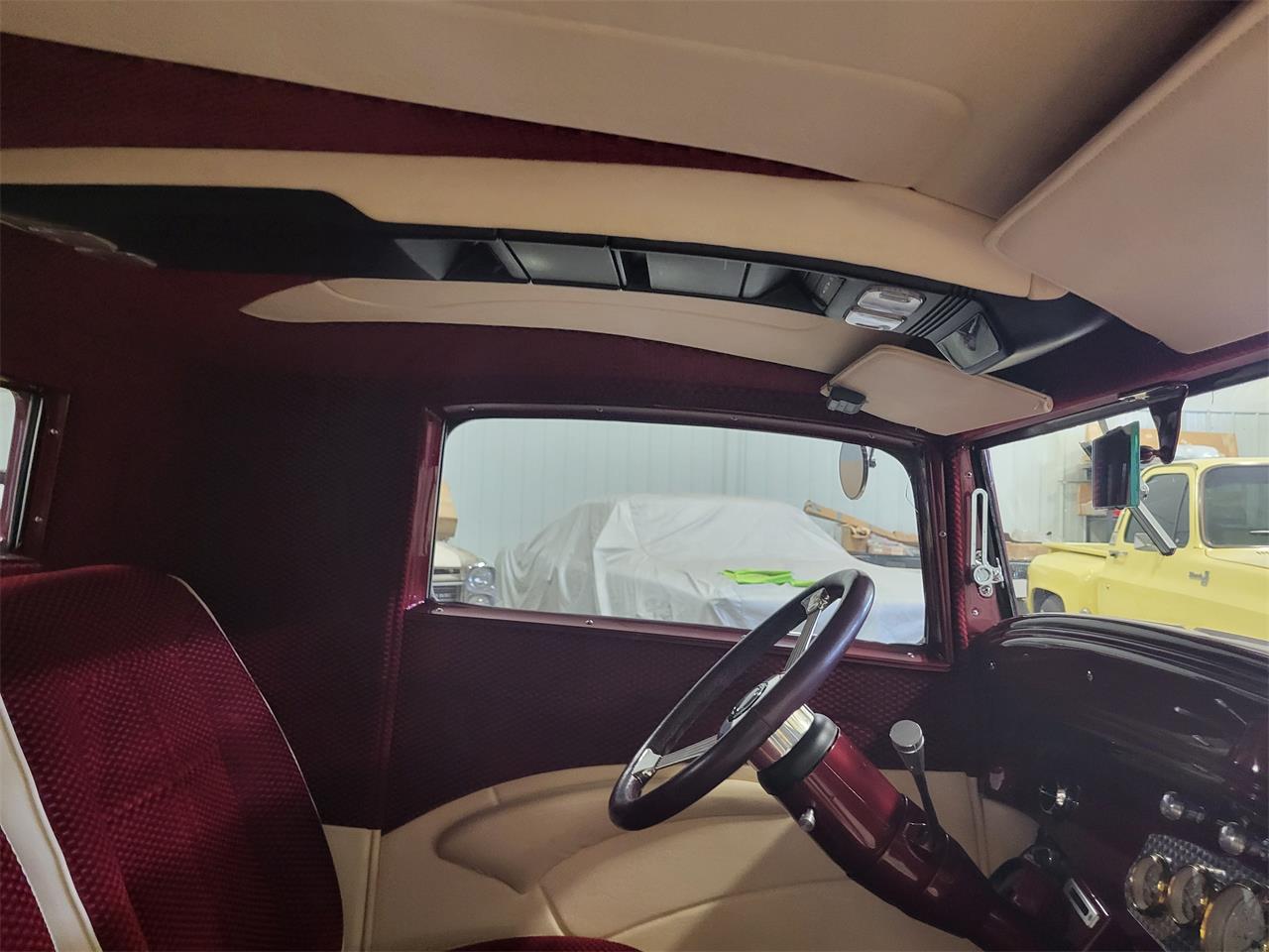 Plymouth-Coupe-1932-BurgundyIvory-BurgundyIvory-5