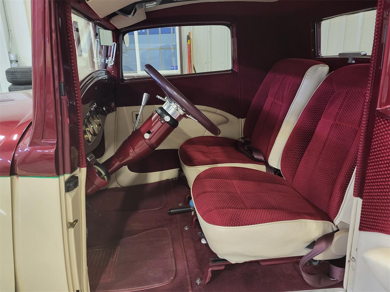 Plymouth-Coupe-1932-BurgundyIvory-BurgundyIvory-6