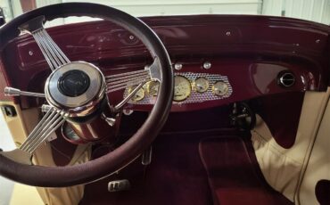 Plymouth-Coupe-1932-BurgundyIvory-BurgundyIvory-7