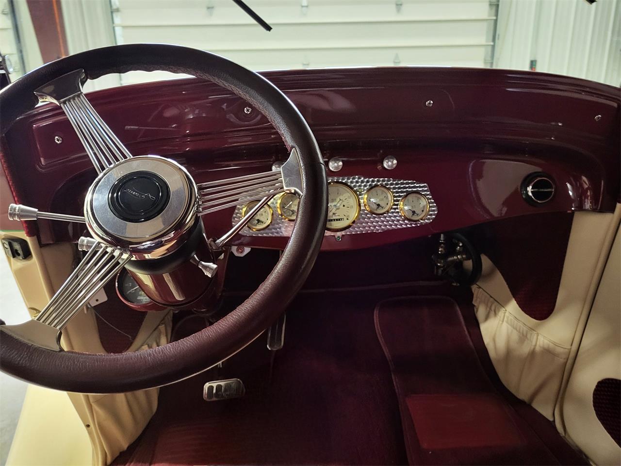 Plymouth-Coupe-1932-BurgundyIvory-BurgundyIvory-7