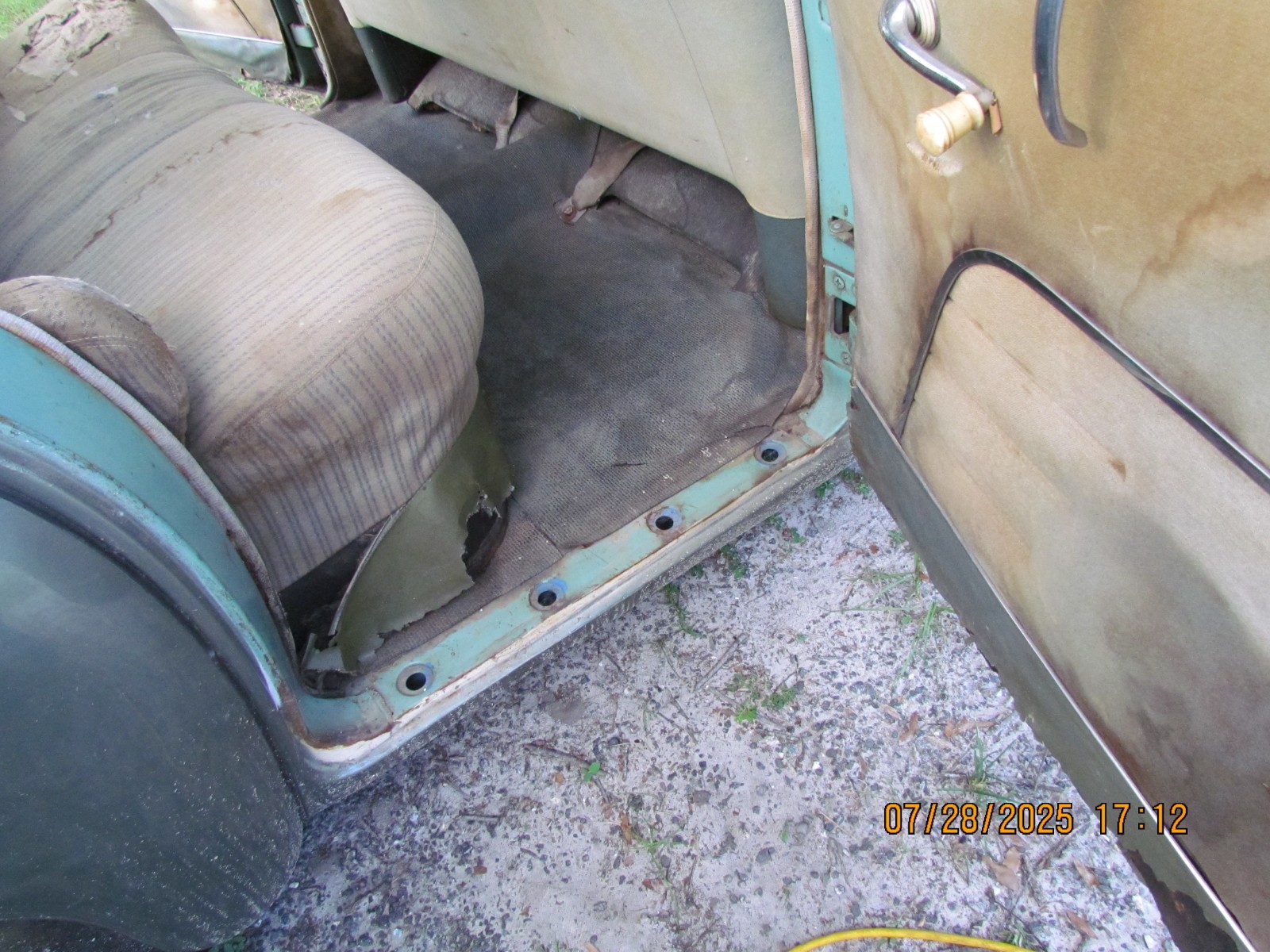 Plymouth-Cranbrook-1951-17